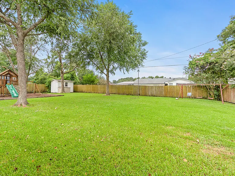 308 Brentwood Blvd — Photo 4