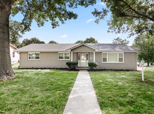 2056 S Meadowview Ave, Springfield, MO 65804