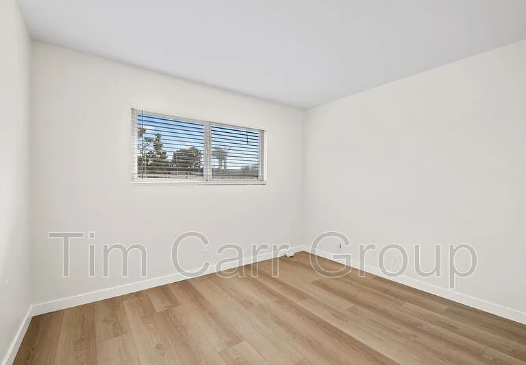121 E Bay St #D — Photo 13