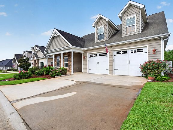 2nd image of 107 Fairway Oaks Dr