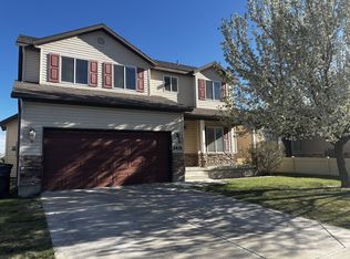 2431 E Ox Yoke Dr, Eagle Mountain, UT 84005