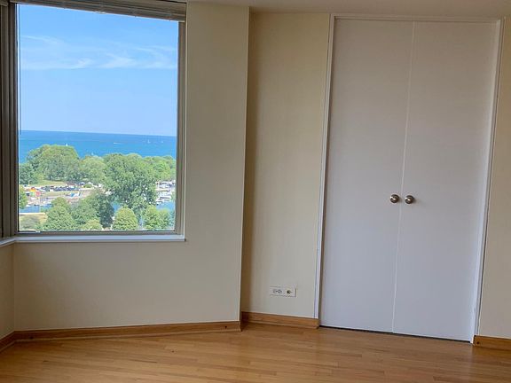5th image of 525 W Hawthorne Pl APT 1504