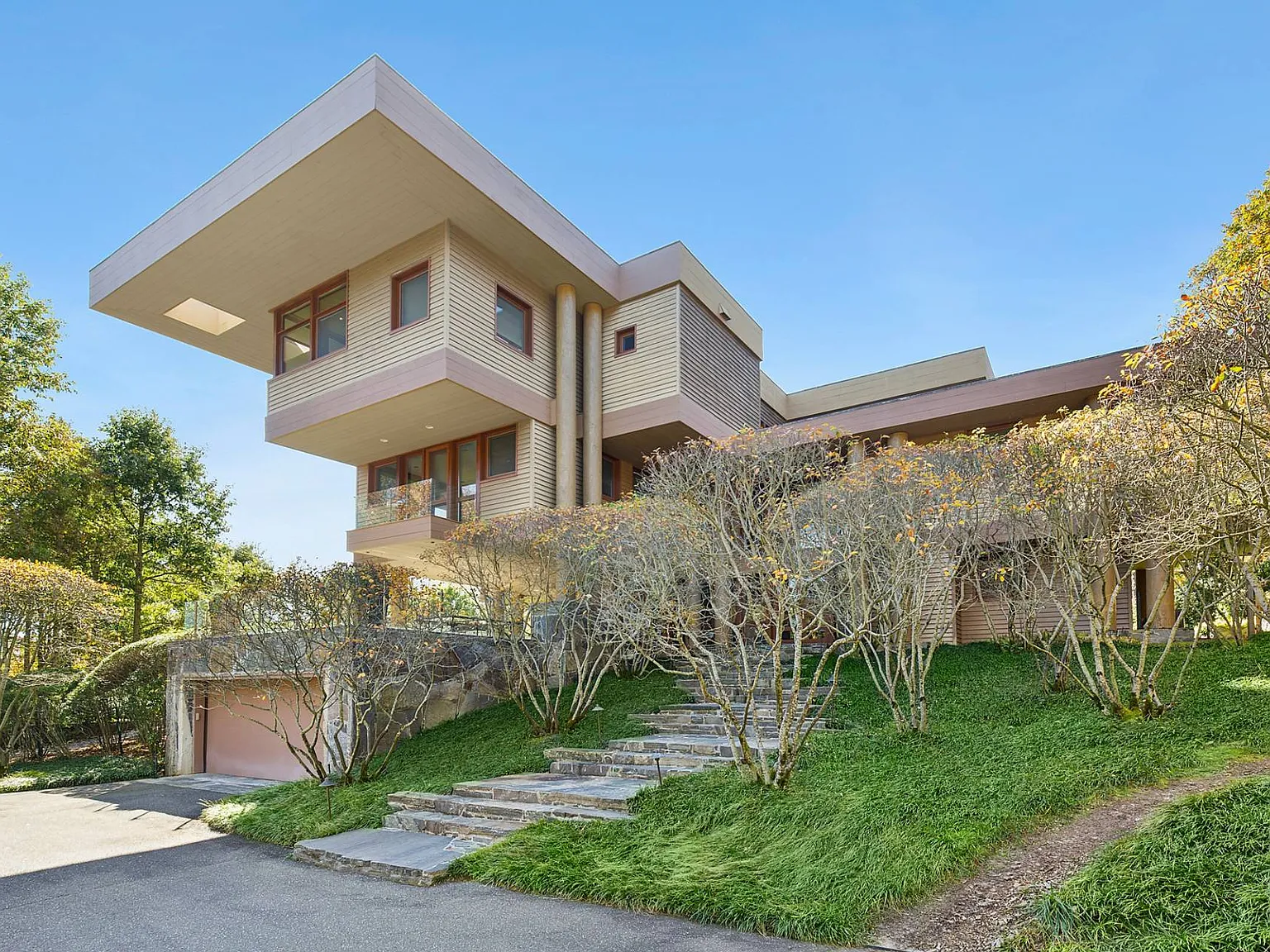 Private Ten-Acre Sanctuary: Refined Living, Panoramic Vistas — Photo 2