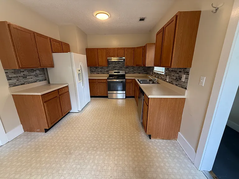 209 Claire St — Photo 22