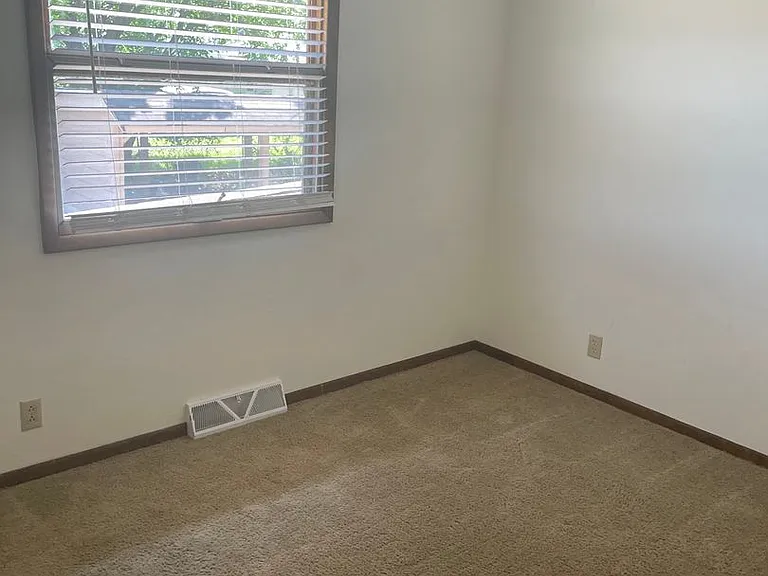 2940 Leeway Dr — Photo 19