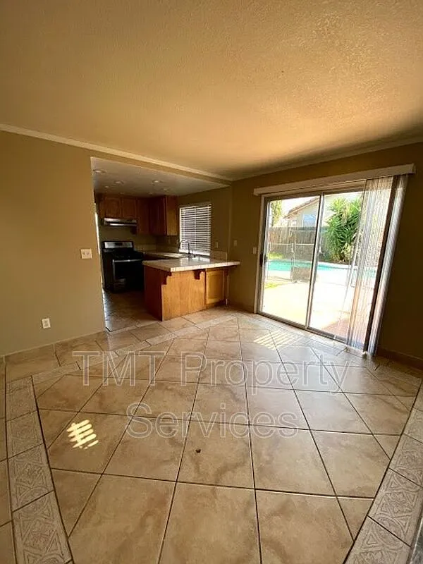 3 bed, 2.5 bath, 1512 sqft, $2,600 — Photo 4