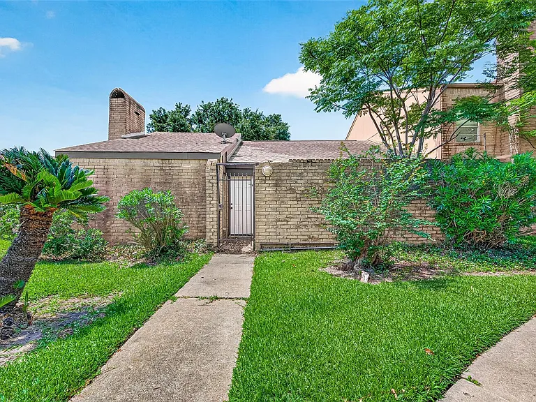 8632 Maplecrest Dr — Photo 23