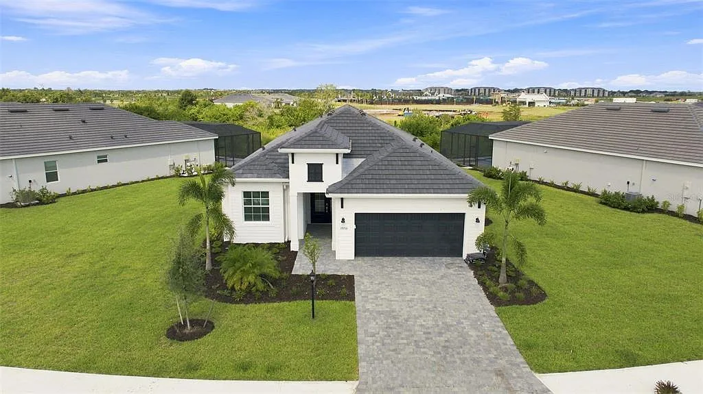 4 bed, 2.0 bath, 2246 sqft, $5,500 — Photo 3