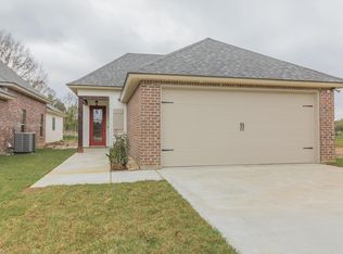 235 Twin Meadow Ln, Lafayette, LA 70508