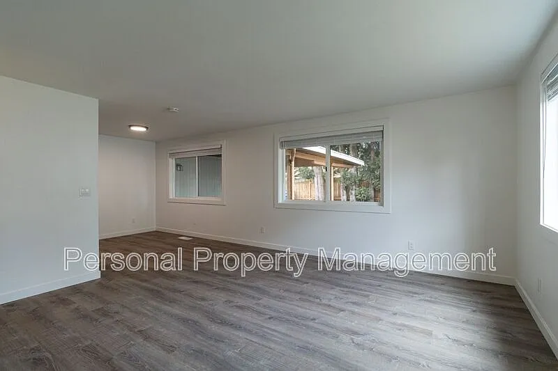 2 bed, 1.0 bath, 700 sqft, $1,375 — Photo 2