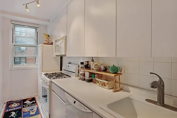 Sold by Corcoran | media 14