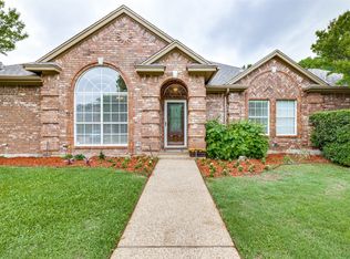 1513 Creekside Cir, Mansfield, TX 76063