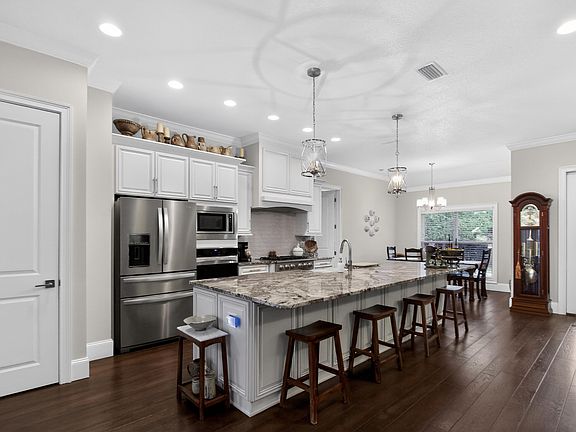 4th image of 4809 Grove St