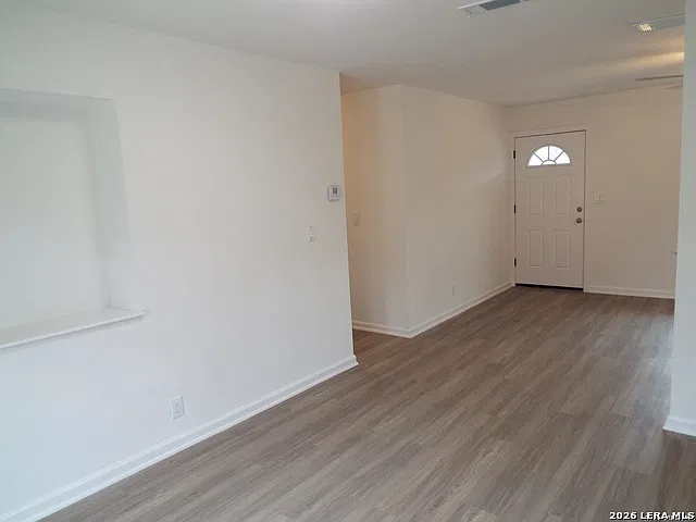 3 bed, 1.0 bath, 957 sqft, $1,400 — Photo 3
