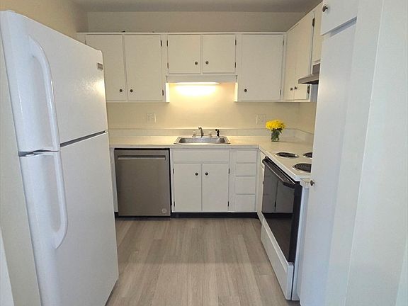 3rd image of 149 Milk St APT 20
