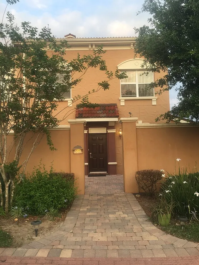 4 bed, 3.5 bath, 2032 sqft, $1,900 — Photo 1