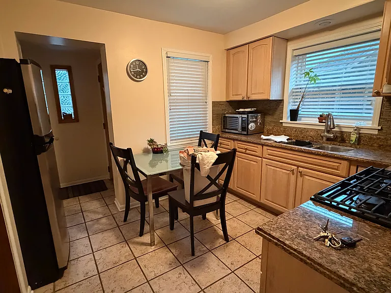 4231 N Mulligan Ave — Photo 5