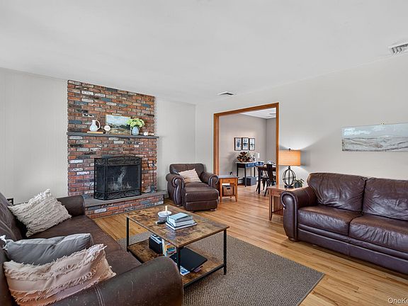 4th image of 9 Debra Hill Road