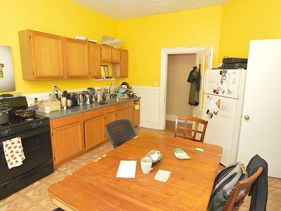 2nd image of 32 Linden St