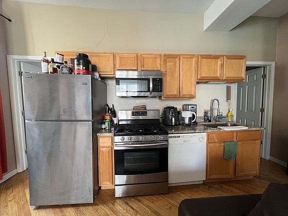 4th image of 1538 N Rockwell St APT 1F