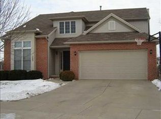 1402 Tralee Ln, Bloomington, IL 61704