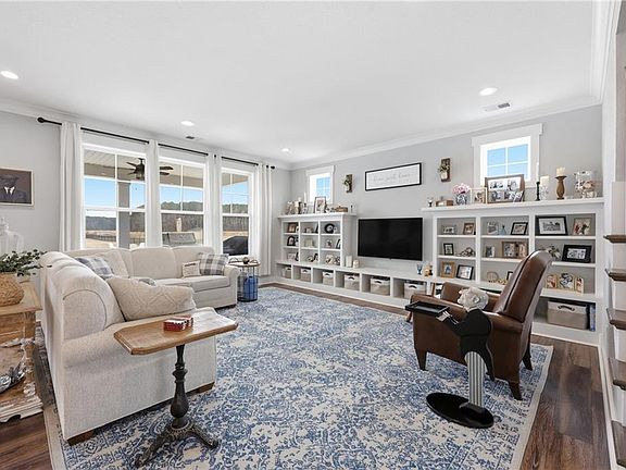 3rd image of 1501 Sanderson Rd