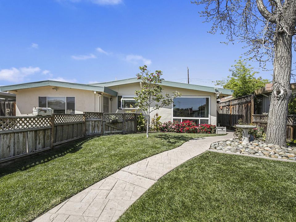 1st image of 3395 Holly Dr