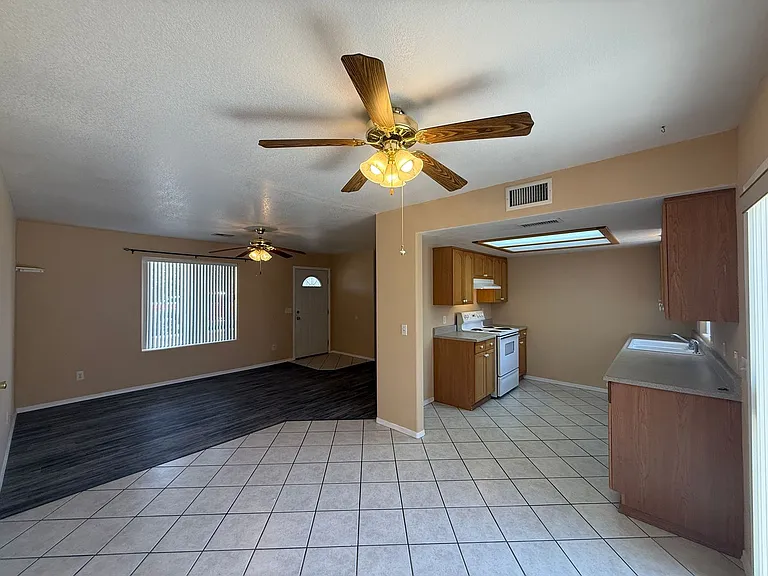 3468 Calumet Ave — Photo 4