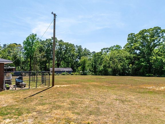 3rd image of 4085 Peach Orchard Road