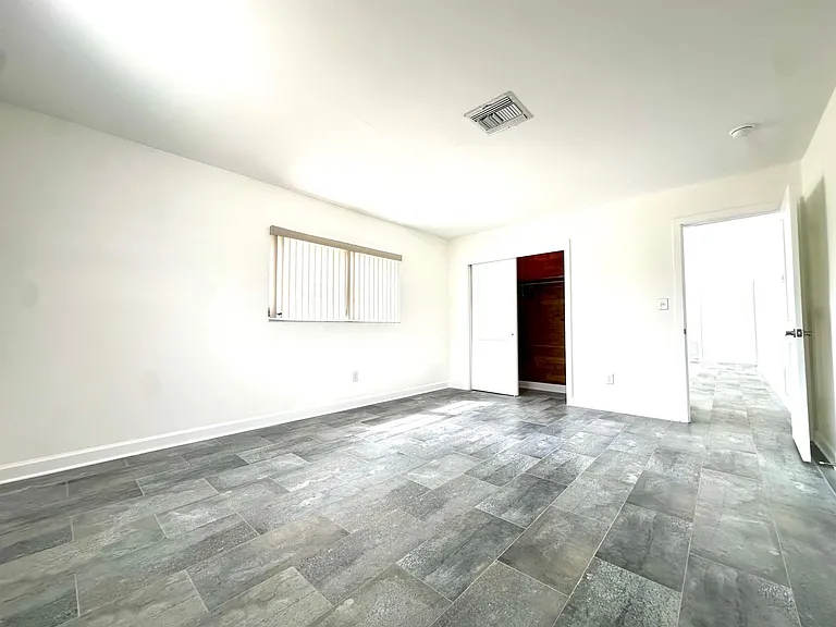 10 158th Ave — Photo 15