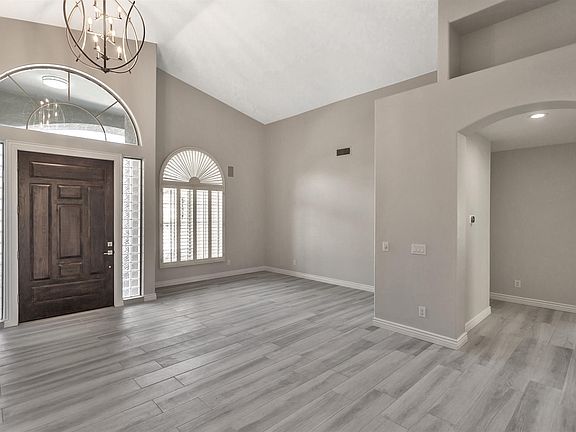 4th image of 1943 E Vista Dr