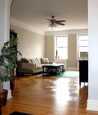 Sold by Landmarc Group | media 32