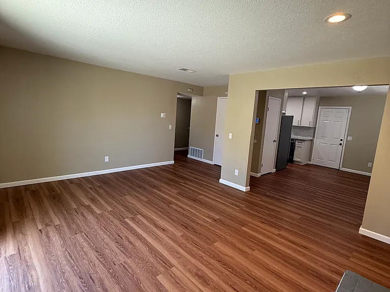 2041 Robin Dr — Photo 15