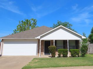1116 Woodlands Park Dr, Lindale, TX 75771