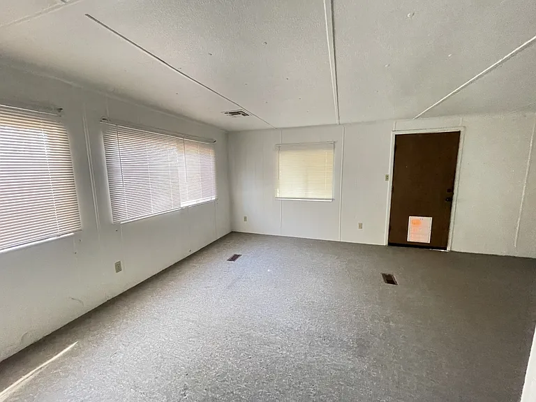 295 W Summer Haven Ln — Photo 2