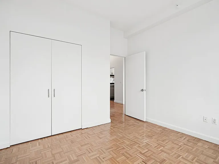 360 W 43rd St #S23A — Photo 11
