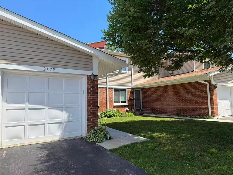 2179 N Queensburg Ln — Photo 2