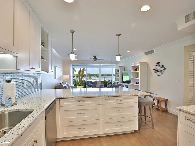 Great kitchen breakfast bar for casual dining.