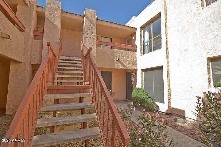 2 bed, 2.0 bath, 969 sqft, $1,300 — Photo 2