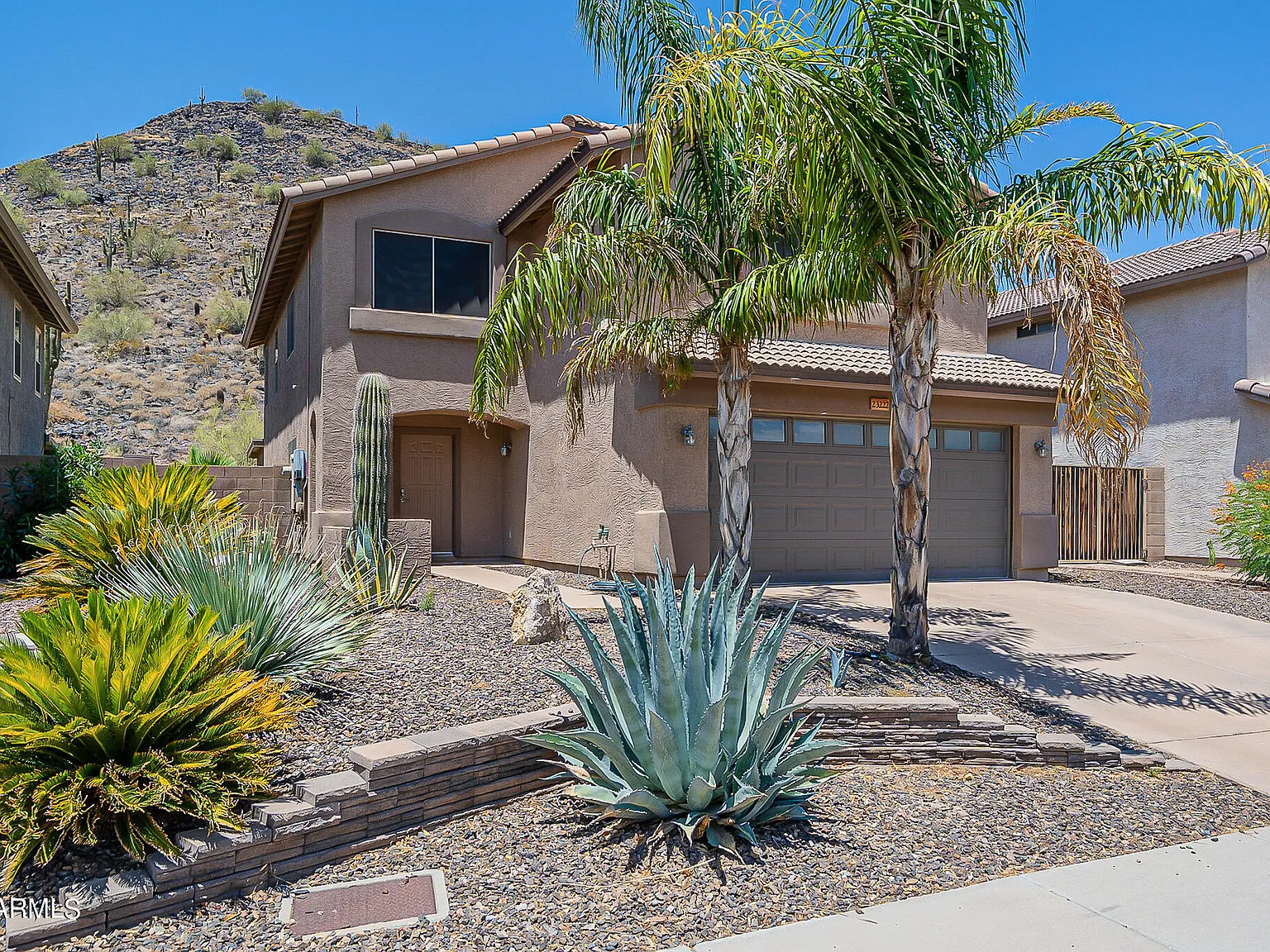 5 bed, 2.5 bath, 2490 sqft, $3,750 — Photo 2