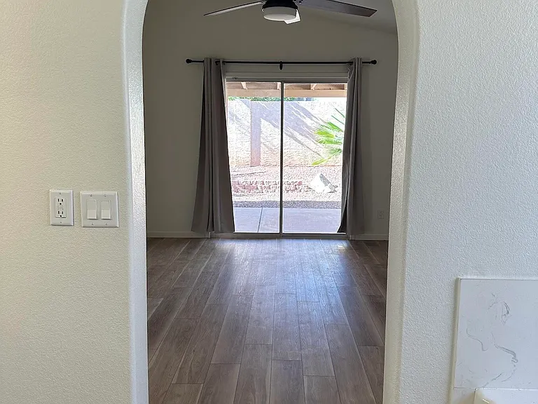 4634 E Grovers Ave — Photo 33