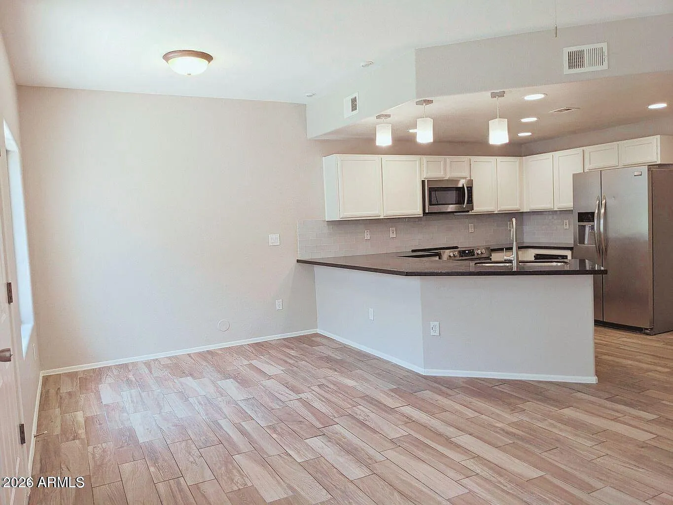 3 bed, 2.5 bath, 1361 sqft, $2,000 — Photo 4