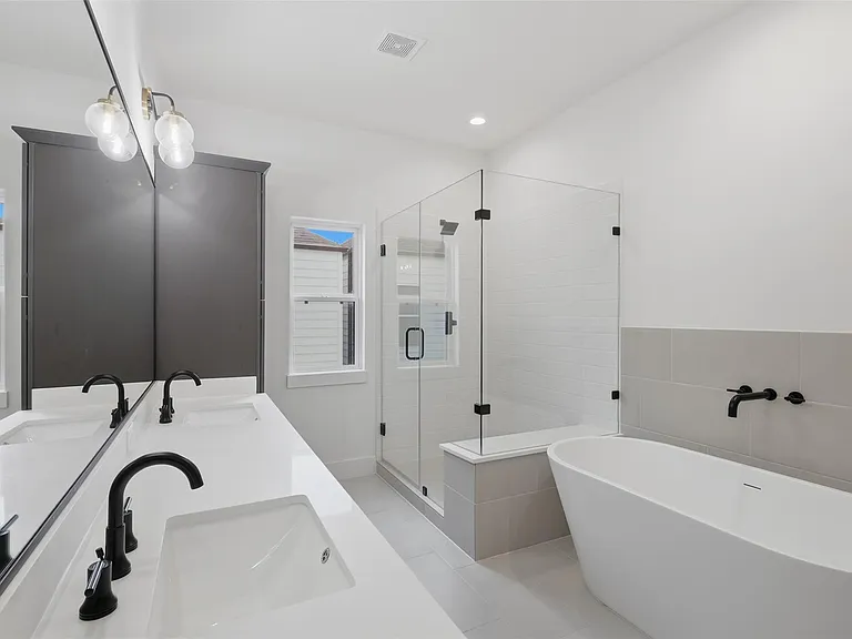 326 Eastwood St — Photo 11