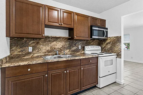 751 Hummingbird Way Photo 1