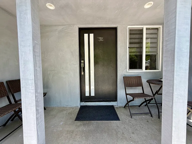 2428 N Lincoln St — Photo 2