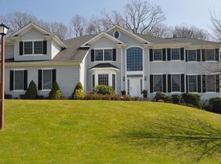 101 Roundabend Rd, Irvington, NY 10533