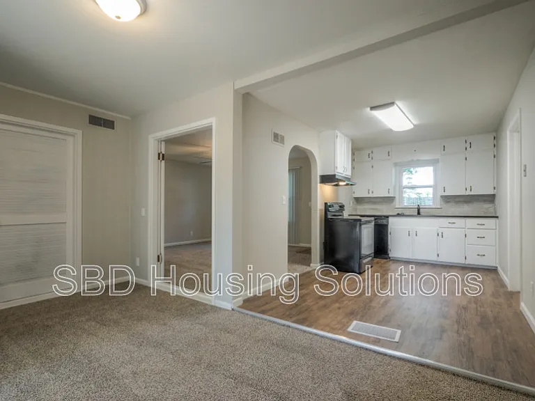 1002 Orchard Ave — Photo 3