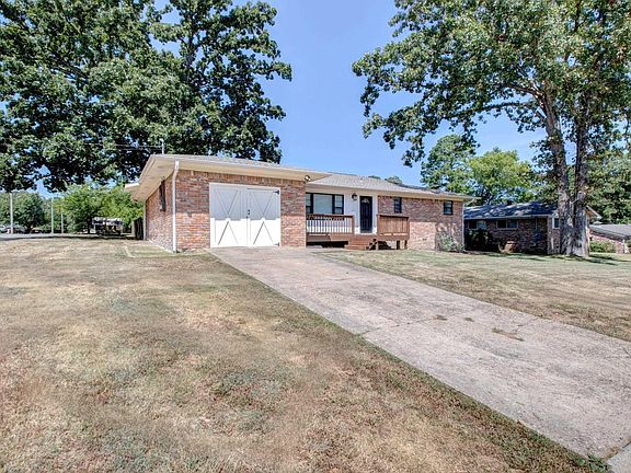 3rd image of 602 E Saline Cir