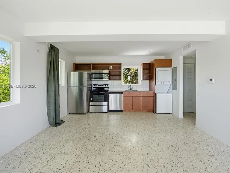 127 NW 74th St #4 — Photo 2