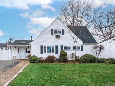 24 Glow Lane, Hicksville, NY, 11801